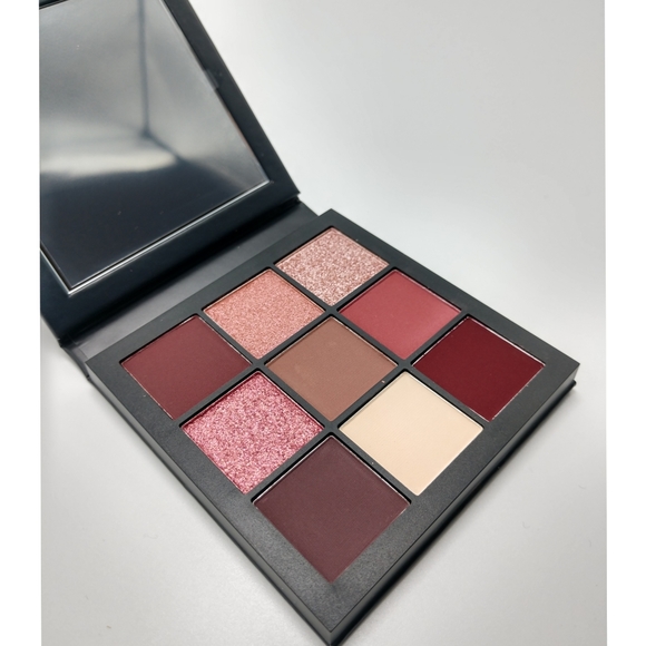 HUDA BEAUTY Other - Huda Beauty Eyeshadow Palette Mauve Obsessions